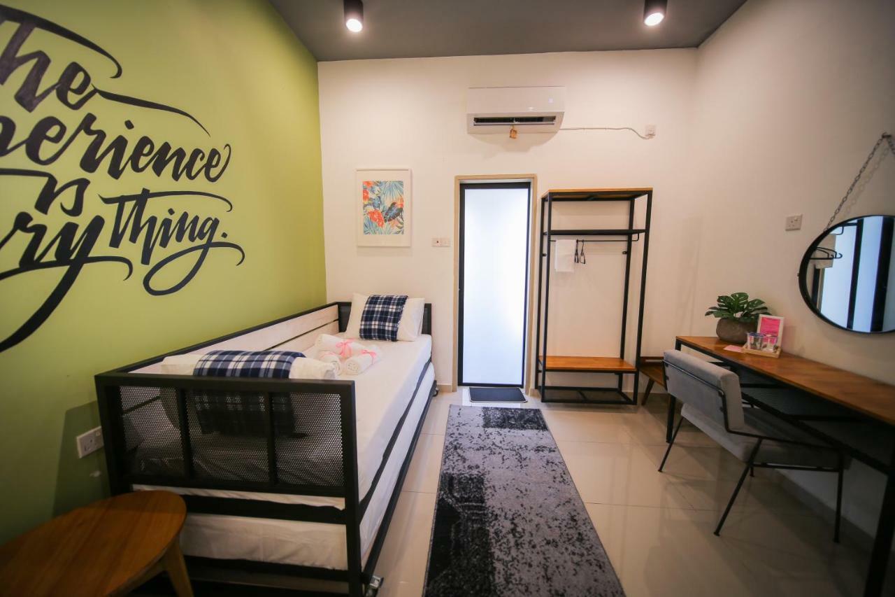 The Best Hotel In Bayan Lepas - The Lov Penang Екстер'єр фото